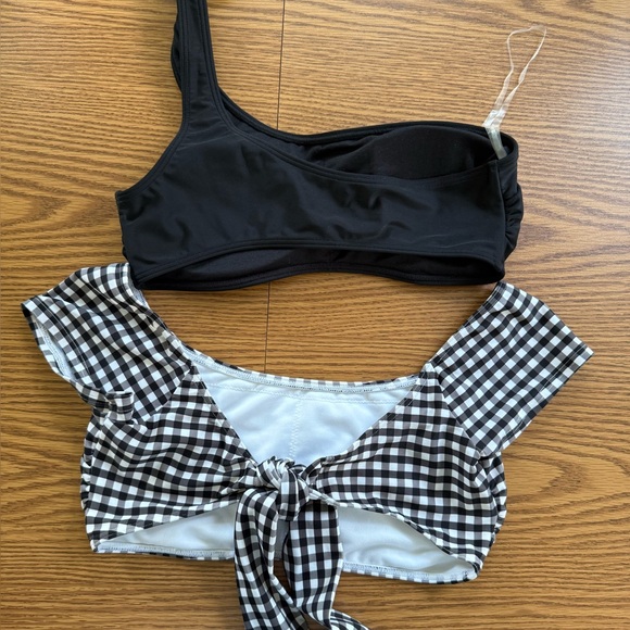 2 Bikini Tops - Black and White Gingham Tops - Abercrombie & Fitch - Picture 2 of 16